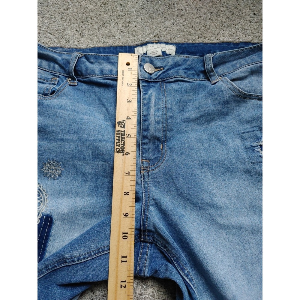 Cato Capri Patchwork Embroidered Denim Crop 16W Mid Boho Straight Leg Distressed - Picture 5 of 7